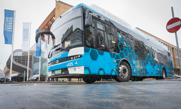 Cztery miasta zbierają opinie mieszkańców na temat usług transportowych