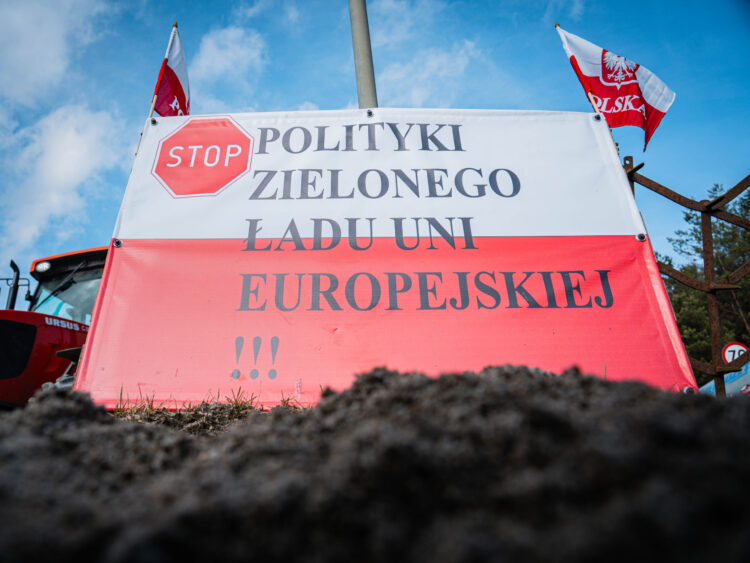 Protest rolników na placu Defilad w Warszawie