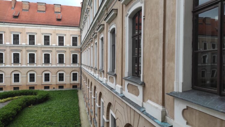 IPN czeka na wyniki badań szczątków odnalezionych na terenie Zamku Lubomirskich