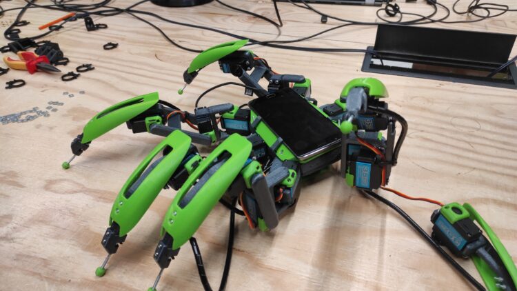 Transfer technologii kosmicznych i edukacja nieformalna inżynierów przyszłości