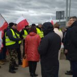 Parlamentarzyści Suwerennej Polski spotkali się z protestującymi rolnikami przed przejściem w Medyce - Polskie Radio Rzeszów