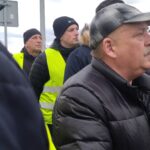 Parlamentarzyści Suwerennej Polski spotkali się z protestującymi rolnikami przed przejściem w Medyce - Polskie Radio Rzeszów