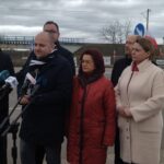 Parlamentarzyści Suwerennej Polski spotkali się z protestującymi rolnikami przed przejściem w Medyce - Polskie Radio Rzeszów