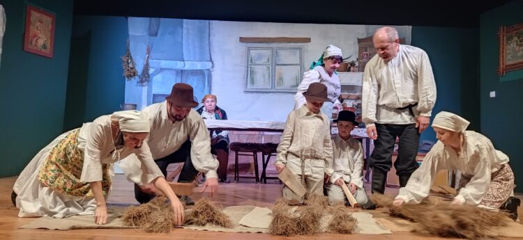 Ośrodek Kultury w Czarnej przygotował spektakl „Siała se Kasia len” w reż. Małgorzaty Sowy