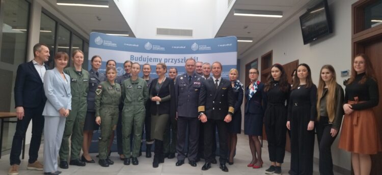 „Kobiety w lotniczym mundurze. Twarze lotnictwa” na Politechnice Rzeszowskiej