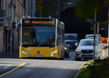 Strajki ostrzegawcze komunikacji publicznej w&nbsp;Niemczech sparaliżowały w&nbsp;piątek ponad 80 miast