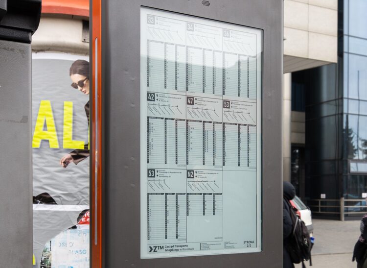 Na rzeszowskich przystankach pojawiły się nowe rozkłady jazdy 1 - Polskie Radio Rzeszów Na rzeszowskich przystankach pojawiły się nowe rozkłady jazdy