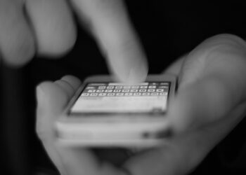 W&nbsp;2023&nbsp;r. NFZ wysłał blisko 12 mln SMS-ów przypominających o&nbsp;wizytach