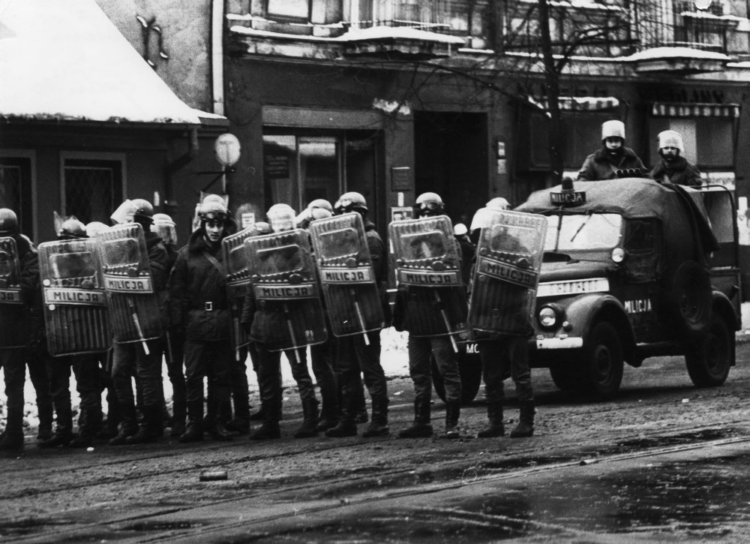 Były milicjant skazany za znęcanie się nad osobami internowanymi