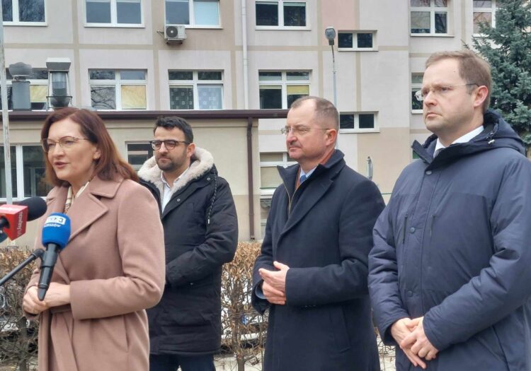 Podkarpaccy politycy PiS sprzeciwiają się likwidacji przez rząd Programu Inwestycji Strategicznych 1 - Polskie Radio Rzeszów Podkarpaccy politycy PiS sprzeciwiają się likwidacji przez rząd Programu Inwestycji Strategicznych