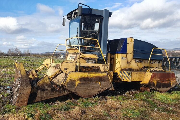 Nowy kompaktor do zagęszczania odpadów na składowisku