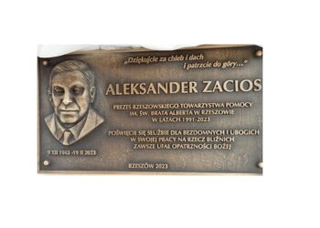 Odsłonięto tablicę upamiętniającą Aleksandra Zaciosa