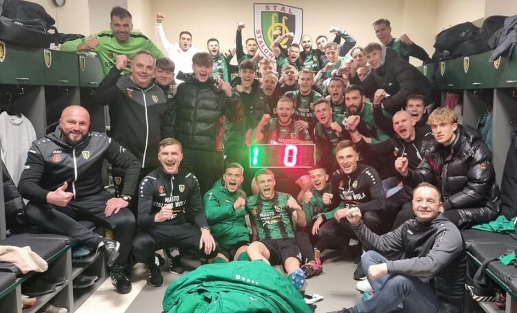 Piłka nożna. Stalówka zaczyna od wygranej 