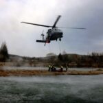 Ćwiczenia z wykorzystaniem policyjnego śmigłowca Black Hawk 7 - Polskie Radio Rzeszów Ćwiczenia z wykorzystaniem policyjnego śmigłowca Black Hawk - Polskie Radio Rzeszów