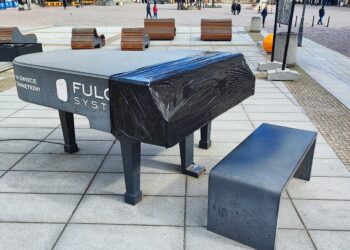 Fortepian z&nbsp;rzeszowskiego Rynku zniszczony przez&nbsp;wandali