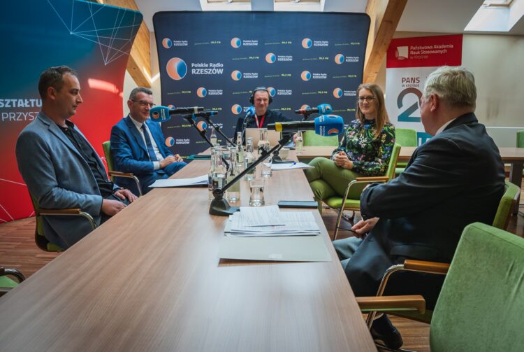 Debata kandydatów na prezydenta Krosna 1 - Polskie Radio Rzeszów Debata kandydatów na prezydenta Krosna