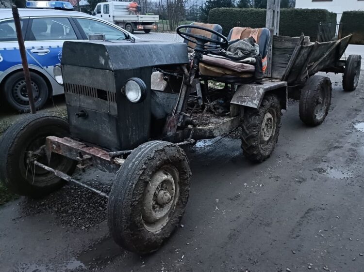 Pijany 39-latek jechał ciągnikiem niedopuszczonym do ruchu