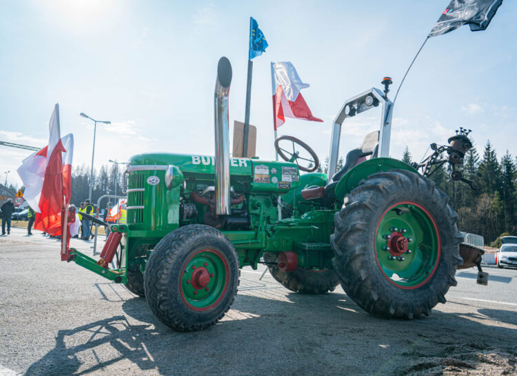 Rolniczy protest i utrudnienia w ruchu w rejonie przejścia granicznego w Barwinku