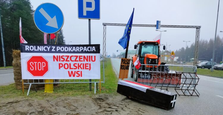 Rolnicy wznowili protest w Barwinku w rejonie granicy polsko-słowackiej