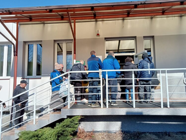 Tysiąc paczek świątecznych dla ubogich od Caritas