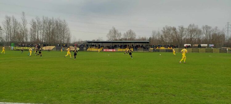 Piłka nożna. Remisowa inauguracja rundy wiosennej w wykonaniu Siarki Tarnobrzeg