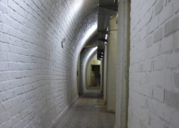 Szef MON: Poleciłem przygotowanie programu wsparcia budowy schronów dla samorządów