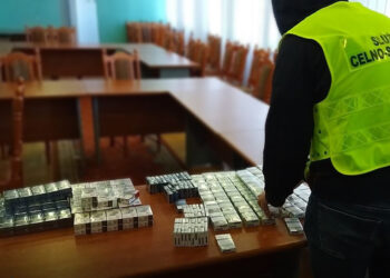 Sprzedawał bez&nbsp;paragonów. Pod&nbsp;ladą miał nielegalne papierosy i&nbsp;tytoń