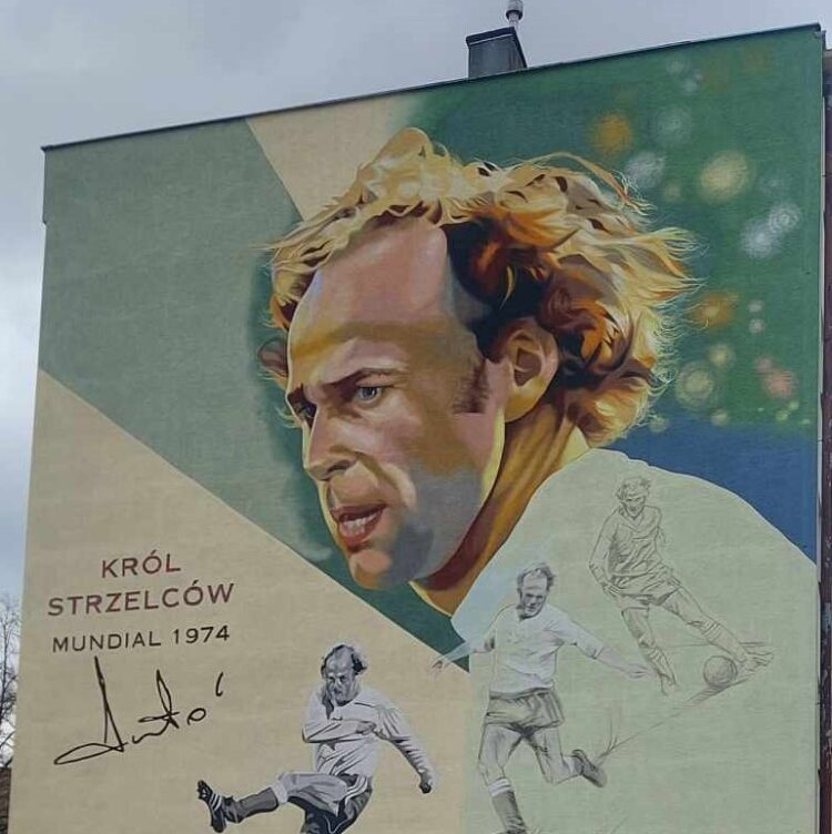 Grzegorz Lato na muralu w Mielcu