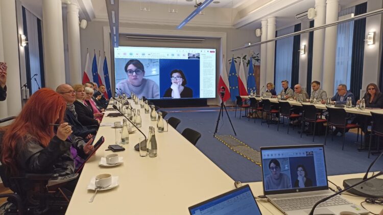 Krajowa Rada Konsultacyjna ds. Osób Niepełnosprawnych spotkała się z ministrem Łukaszem Krasoniem