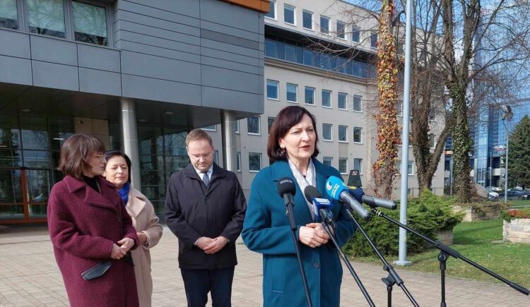 Ewa Leniart proponuje debatę przedwyborczą 1 - Polskie Radio Rzeszów Ewa Leniart proponuje debatę przedwyborczą