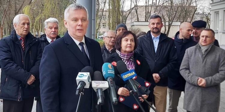 Huta Stalowa Wola otrzyma rządowe wsparcie 1 - Polskie Radio Rzeszów Huta Stalowa Wola otrzyma rządowe wsparcie