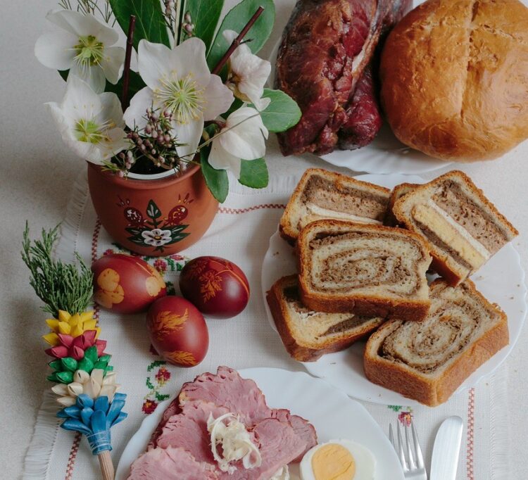Śniadanie wielkanocne dla bezdomnych