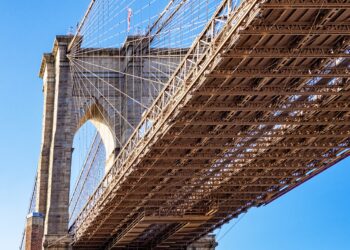 USA. 20 osób poszukiwanych po&nbsp;zawaleniu się mostu