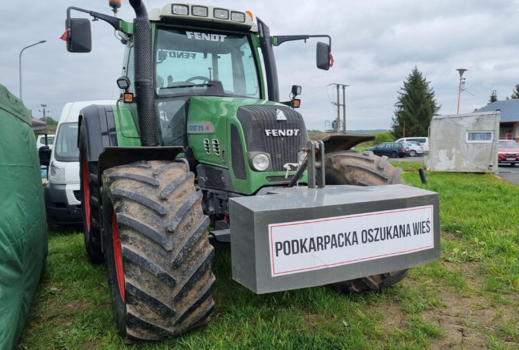 Rolnicy wznowili protest przed granicą (zdjęcia)