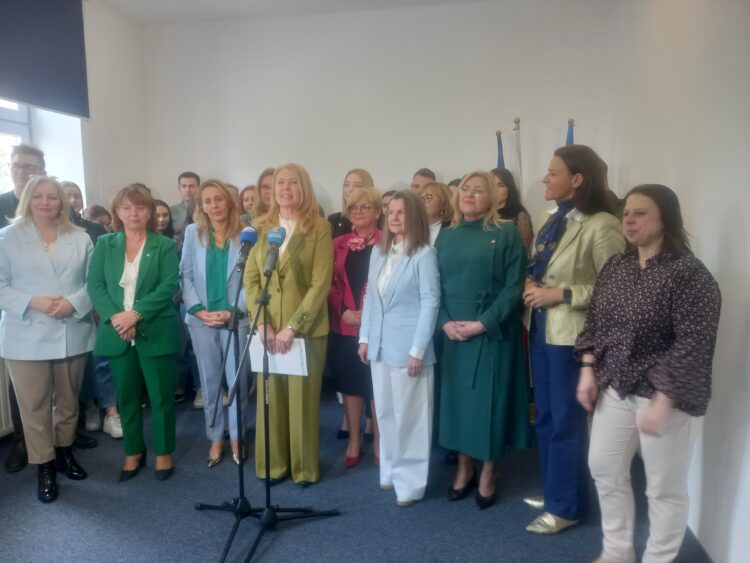 Kobiety związane z Koalicją Obywatelską wspierają Konrada Fijołka