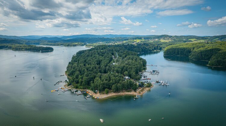 Atrakcje dla turystów w ośrodku Polskich Kolei Linowych w Solinie