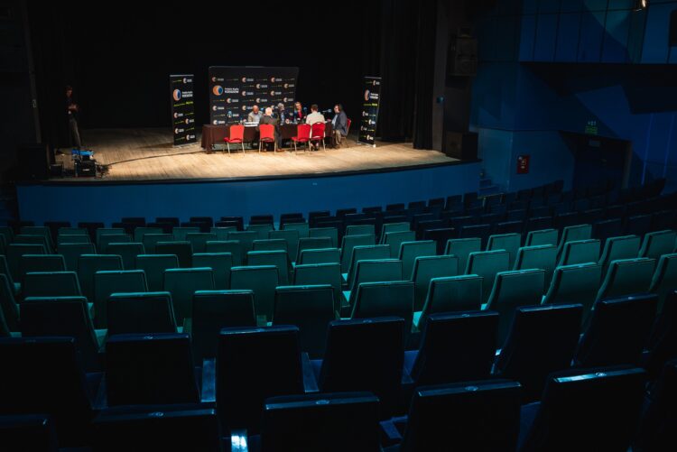 Debata kandydatów na prezydenta Tarnobrzega 1 - Polskie Radio Rzeszów Debata kandydatów na prezydenta Tarnobrzega