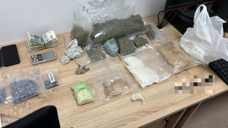 Policjanci znaleźli u 33-latka niemal dwa kilogramy narkotyków
