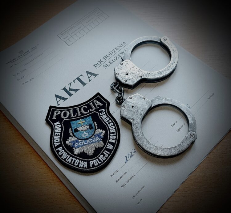 68-latek strzelał do kota z wiatrówki. 56-latek ranił psa w głowę