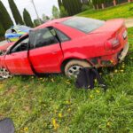 Auto przeleciało przez posesję, zniszczyło ogrodzenie i wiatę (zdjęcia) 4 - Polskie Radio Rzeszów Auto przeleciało przez posesję, zniszczyło ogrodzenie i wiatę (zdjęcia) - Polskie Radio Rzeszów