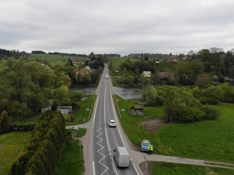 Policyjne drony będą dbać o bezpieczeństwo kierowców w Bieszczadach