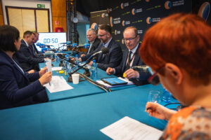 Będą walczyć o mandaty w sejmiku. Debata przedstawicieli komitetów wyborczych - Polskie Radio Rzeszów