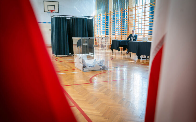 Wynik exit poll: przewaga Prawa i Sprawiedliwości w sejmiku województwa