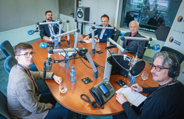 Komentarze po wyborach na Podkarpaciu tematem panelu politycznego 1 - Polskie Radio Rzeszów Komentarze po wyborach na Podkarpaciu tematem panelu politycznego