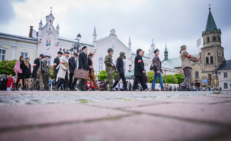 Młodzieżowa Parada Niepodległości w Sanoku (fotogaleria)