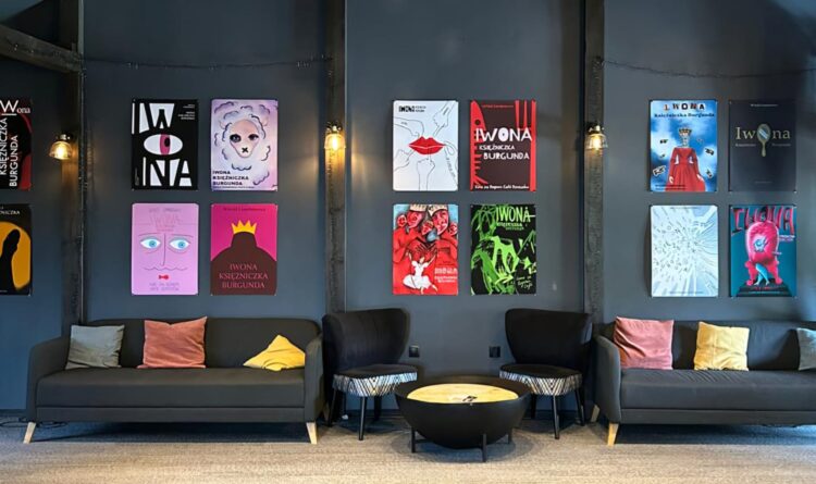 Wystawa plakatów teatralnych studentów Uniwersytetu Rzeszowskiego 1 - Polskie Radio Rzeszów Wystawa plakatów teatralnych studentów Uniwersytetu Rzeszowskiego