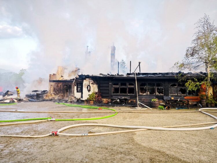 Pożar obiektu gastronomicznego w Łodynie. Jedna osoba nie żyje (zdjęcia)