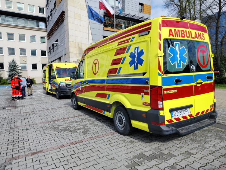 Kliniczny Szpital Wojewódzki nr 2 w Rzeszowie otrzymał karetki transportowe