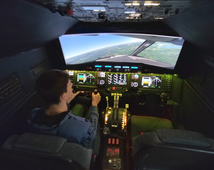 Uczniowie zbudowali nowoczesne symulatory lotu