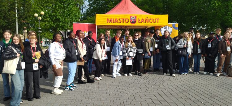 Zostań przewodnikiem i pokaż mi swoje miasto. Akcja w Łańcucie 1 - Polskie Radio Rzeszów Zostań przewodnikiem i pokaż mi swoje miasto. Akcja w Łańcucie